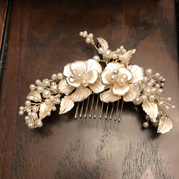 Twigs & Honey Flower and Pearl Hair Comb main image 4